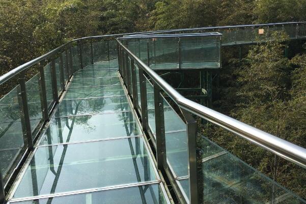 玻璃栈道用的什么玻璃?